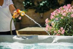 Hozelock Broes Multi Spray Gun 10 Hozelock Broes Multi Spray Gun -Tuinonderhoud 2669 Close up with 2075