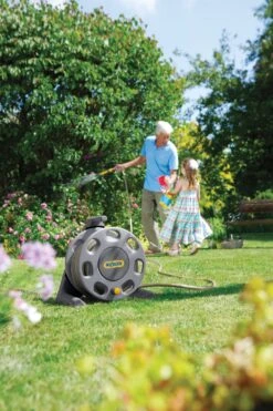 Hozelock Compact Slanghaspel + 15 M Slang 5 Hozelock Compact Slanghaspel + 15 M Slang -Tuinonderhoud 50106460150421