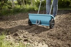 Gardena Strooiwagen L 28 Gardena Strooiwagen L -Tuinonderhoud GA320 0529