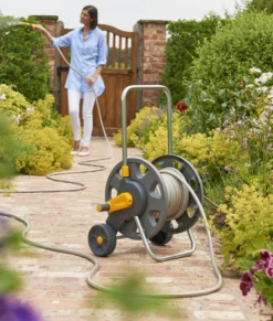 Hozelock Slangenwagen Incl. 30 Mtr Slang, Startset En Tuinspuit 7 Hozelock Slangenwagen Incl. 30 Mtr Slang, Startset En Tuinspuit -Tuinonderhoud Hozelock slangwagen incl 20 mtr slang 1 3